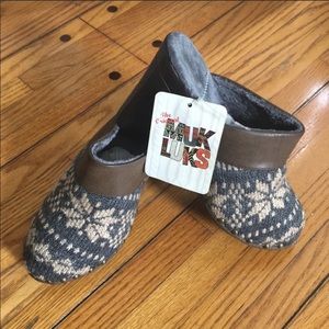Taupe and blue/gray Muk Luks ❄️